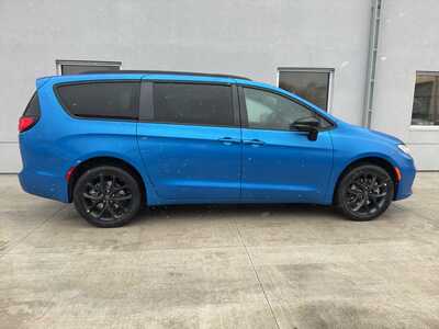 2026 Chrysler Pacifica, $52455. Photo 2