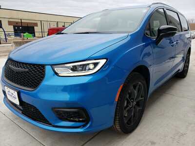 2026 Chrysler Pacifica, $52455. Photo 3