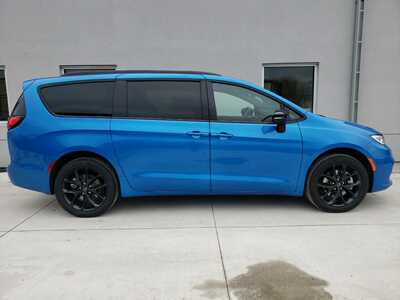 2026 Chrysler Pacifica, $52455. Photo 8