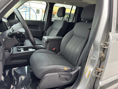 2012 Jeep Liberty, $4990. Photo 9