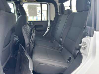 2022 Jeep Gladiator, $32750. Photo 11