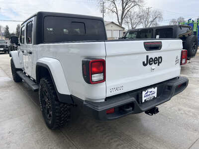 2022 Jeep Gladiator, $32990. Photo 3