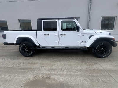 2022 Jeep Gladiator, $32990. Photo 5