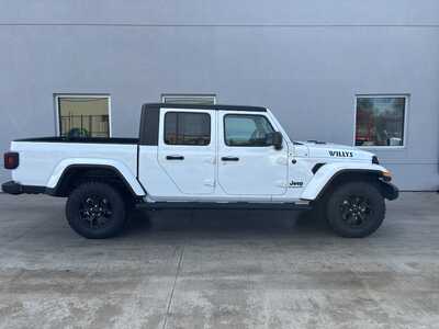 2022 Jeep Gladiator, $32750. Photo 7