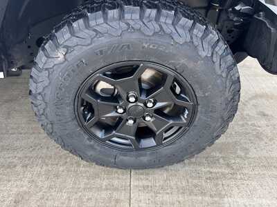 2022 Jeep Gladiator, $32750. Photo 8