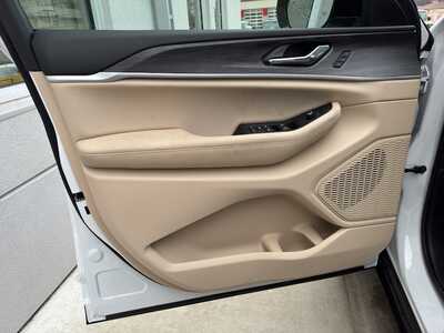 2025 Jeep Grand Cherokee, $40950. Photo 10