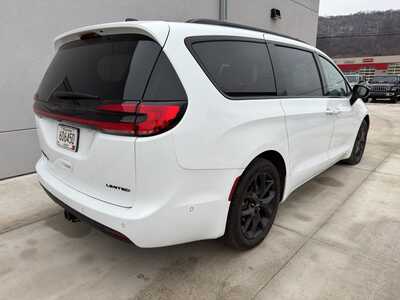 2025 Chrysler Pacifica, $39950. Photo 3
