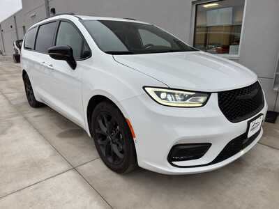 2025 Chrysler Pacifica, $39950. Photo 1