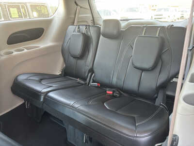 2023 Chrysler Pacifica, $23850. Photo 12