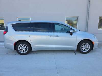 2023 Chrysler Pacifica, $25850. Photo 7
