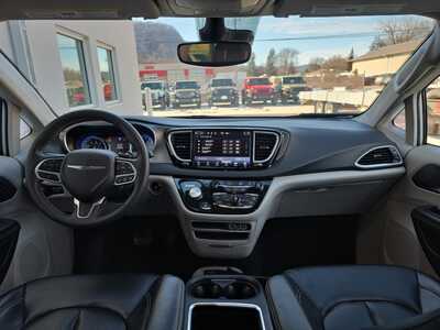 2023 Chrysler Pacifica, $25850. Photo 8