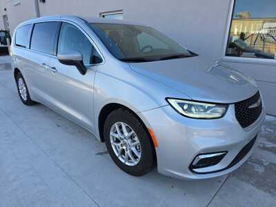 2023 Chrysler Pacifica, $25850. Photo 1