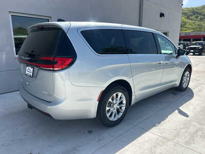 2026 Chrysler Pacifica, $51855. Photo 7