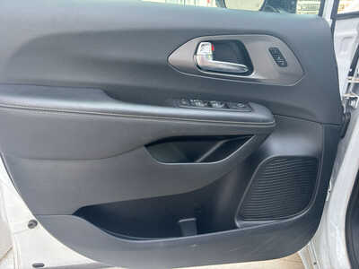 2025 Chrysler Pacifica, $29250. Photo 10