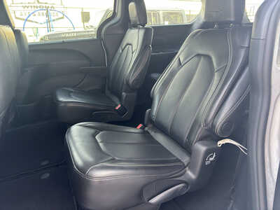 2025 Chrysler Pacifica, $29250. Photo 11