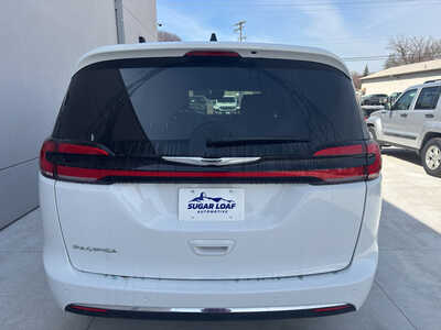 2025 Chrysler Pacifica, $29250. Photo 5