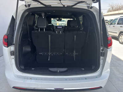 2025 Chrysler Pacifica, $29250. Photo 6