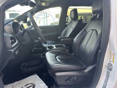 2025 Chrysler Pacifica, $29250. Photo 9