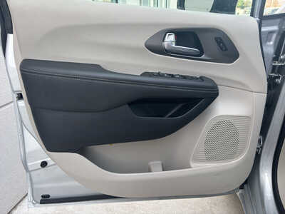 2024 Chrysler Pacifica, $30950. Photo 10