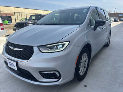 2024 Chrysler Pacifica, $30950. Photo 3
