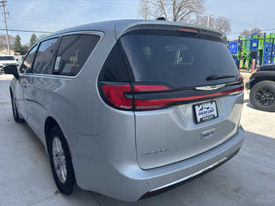 2024 Chrysler Pacifica, $30950. Photo 4