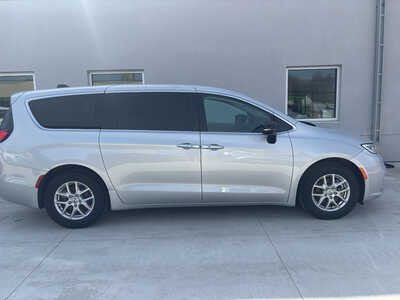 2024 Chrysler Pacifica, $30950. Photo 7