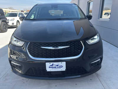 2024 Chrysler Pacifica, $26950. Photo 2