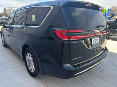 2024 Chrysler Pacifica, $26950. Photo 4