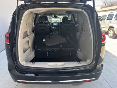 2024 Chrysler Pacifica, $26950. Photo 6