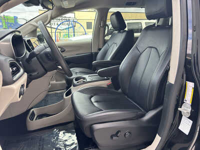 2024 Chrysler Pacifica, $26950. Photo 9