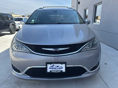 2019 Chrysler Pacifica, $17990. Photo 2