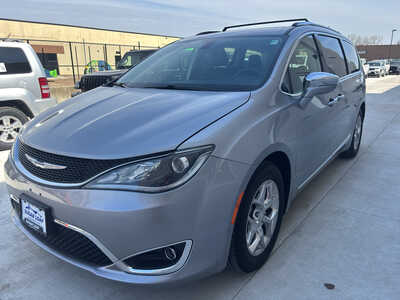 2019 Chrysler Pacifica, $17990. Photo 3