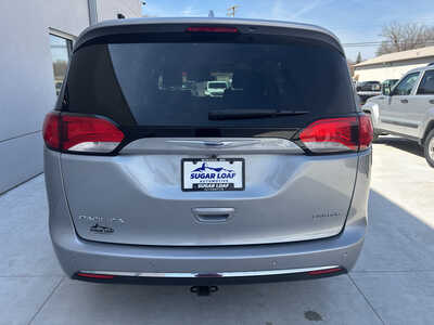 2019 Chrysler Pacifica, $17990. Photo 5