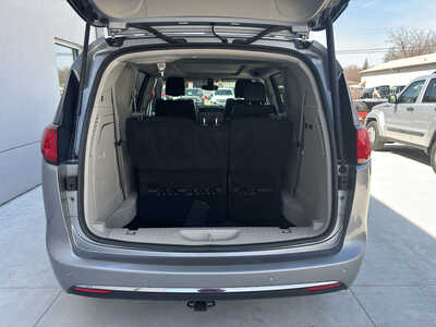 2019 Chrysler Pacifica, $17990. Photo 6