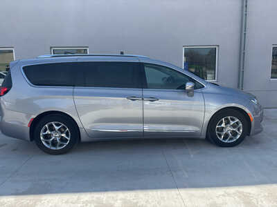 2019 Chrysler Pacifica, $17990. Photo 7