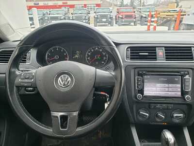 2012 Volkswagen Jetta, $4990. Photo 8
