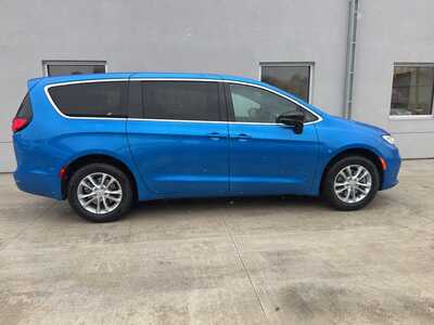2026 Chrysler Pacifica, $45505. Photo 2