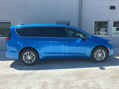 2026 Chrysler Pacifica, $43505. Photo 8