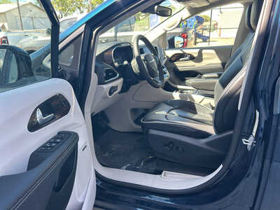 2024 Chrysler Pacifica, $39750. Photo 12