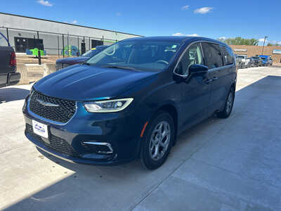 2024 Chrysler Pacifica, $39750. Photo 3