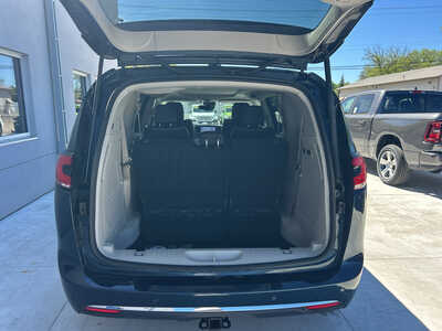 2024 Chrysler Pacifica, $39750. Photo 6