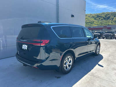 2024 Chrysler Pacifica, $39750. Photo 7