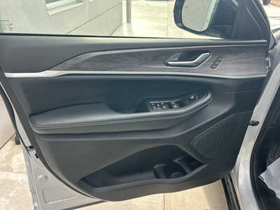 2023 Jeep Grand Cherokee, $32990. Photo 12