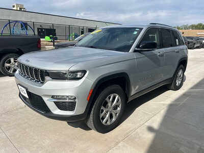 2023 Jeep Grand Cherokee, $32990. Photo 3