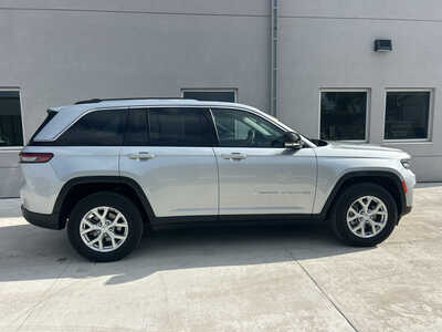 2023 Jeep Grand Cherokee, $32990. Photo 8