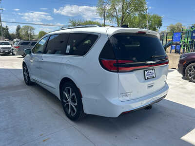 2024 Chrysler Pacifica, $42990. Photo 4