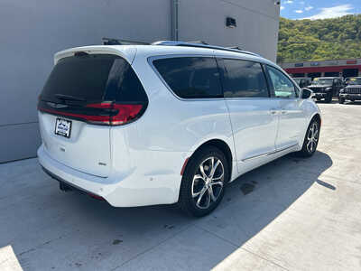 2024 Chrysler Pacifica, $42990. Photo 7