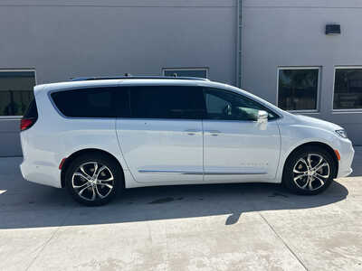 2024 Chrysler Pacifica, $42990. Photo 8