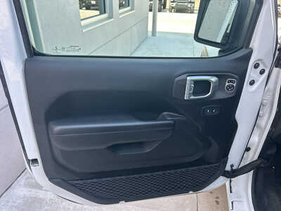2020 Jeep Wrangler, $19990. Photo 11