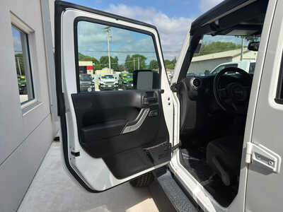 2018 Jeep Wrangler, $20990. Photo 9